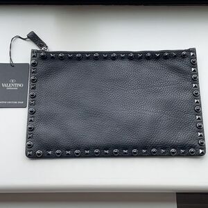 Valentino Rockstud NEW Leather Pouch Clutch black authentic